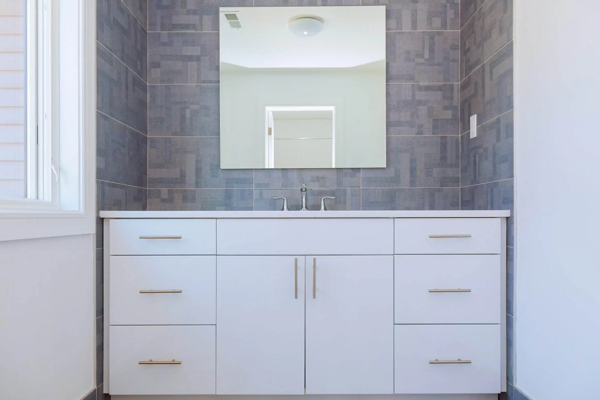 Read more about the article Custom Bathroom Vanity and Cabinets